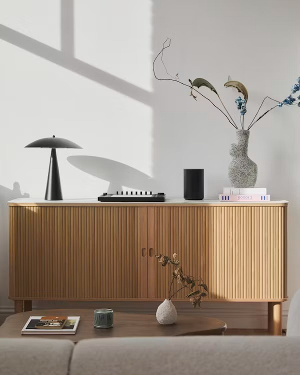 FLUTED OAK WOOD LIVING ROOM SIDEBOARD